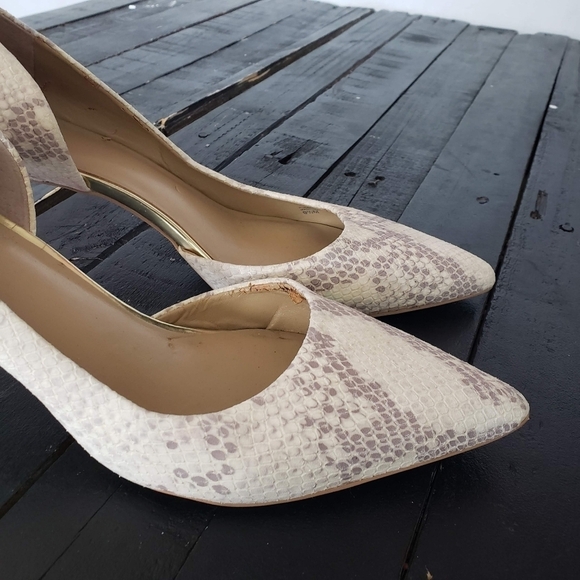 Ann Taylor Women's 9.5 Snakeskin Suede Pointed Toe Heels Beige Grey Cutout - Picture 4 of 12